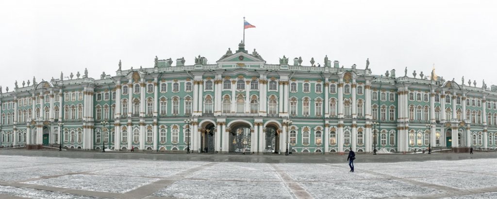 Place du musée de l'Ermitage Saint-Petersbourg