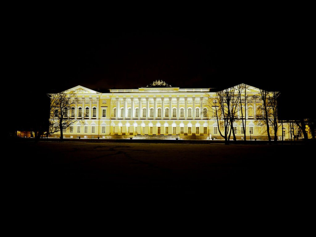 Musée d'état Russe en hiver à Saint-Pétersbourg