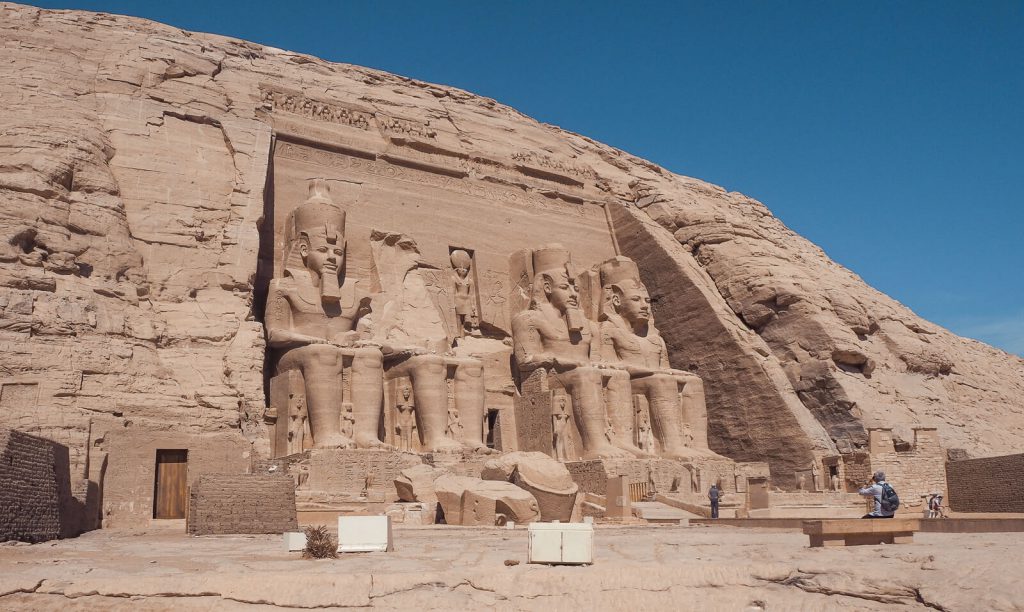 les 4 statues du temple d'Abou Simbel