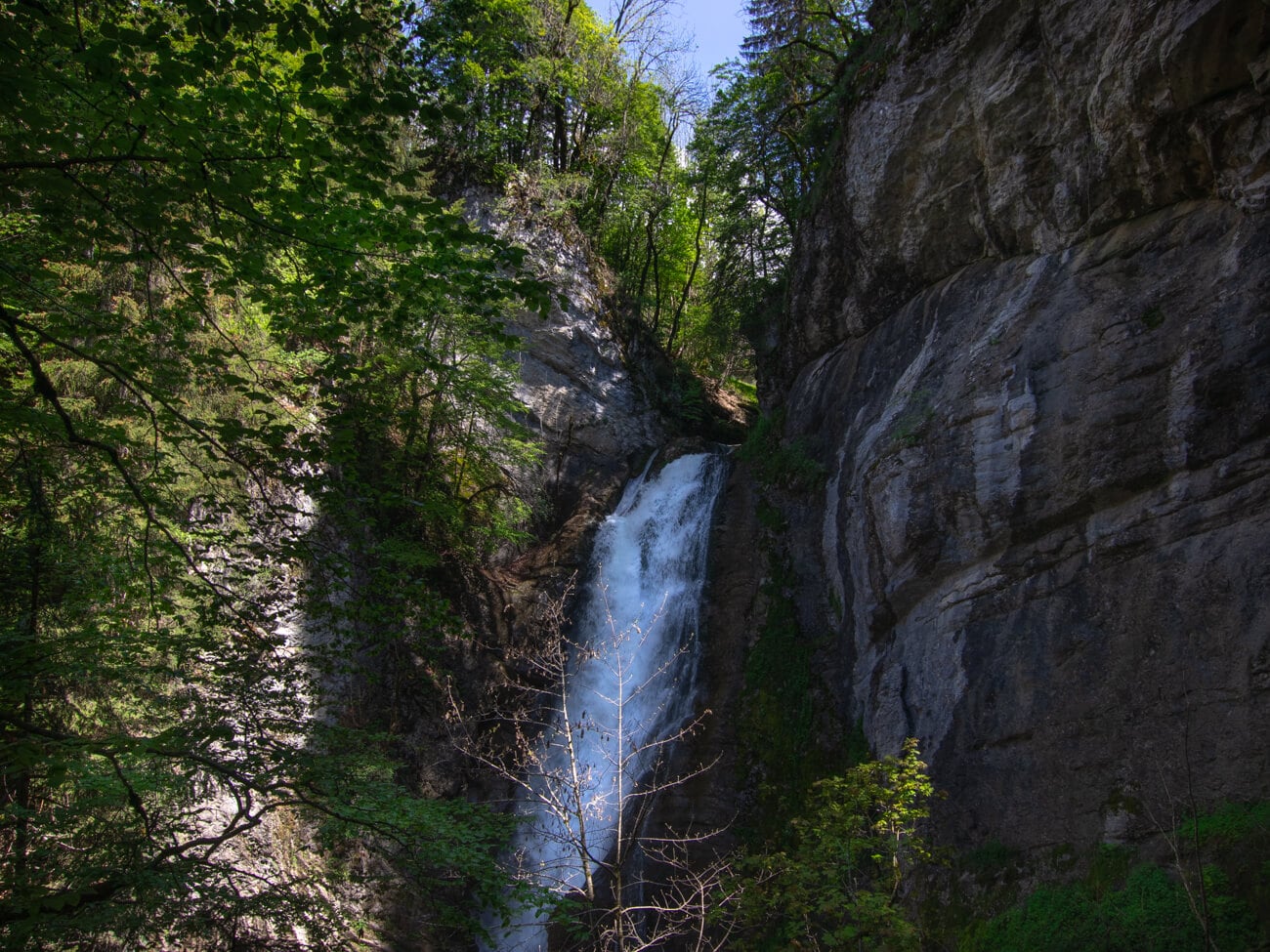 Cascades proches du lac d'Annecy - la cascade mystérieuse