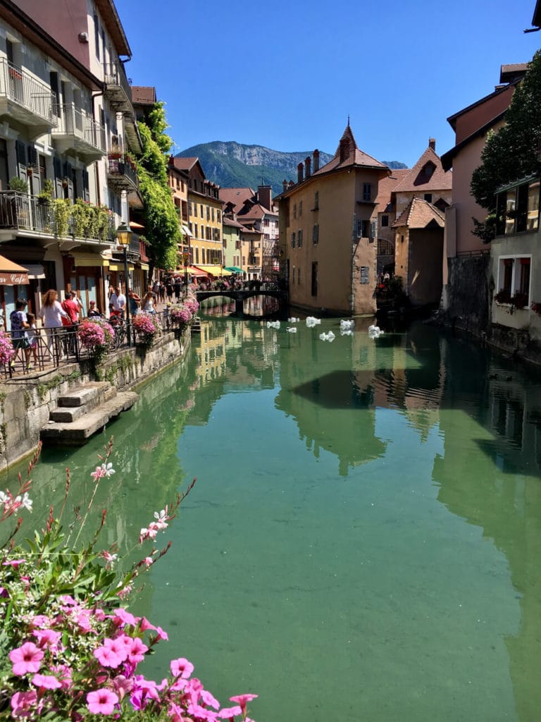Canal dans la vieille ville d'Annecy