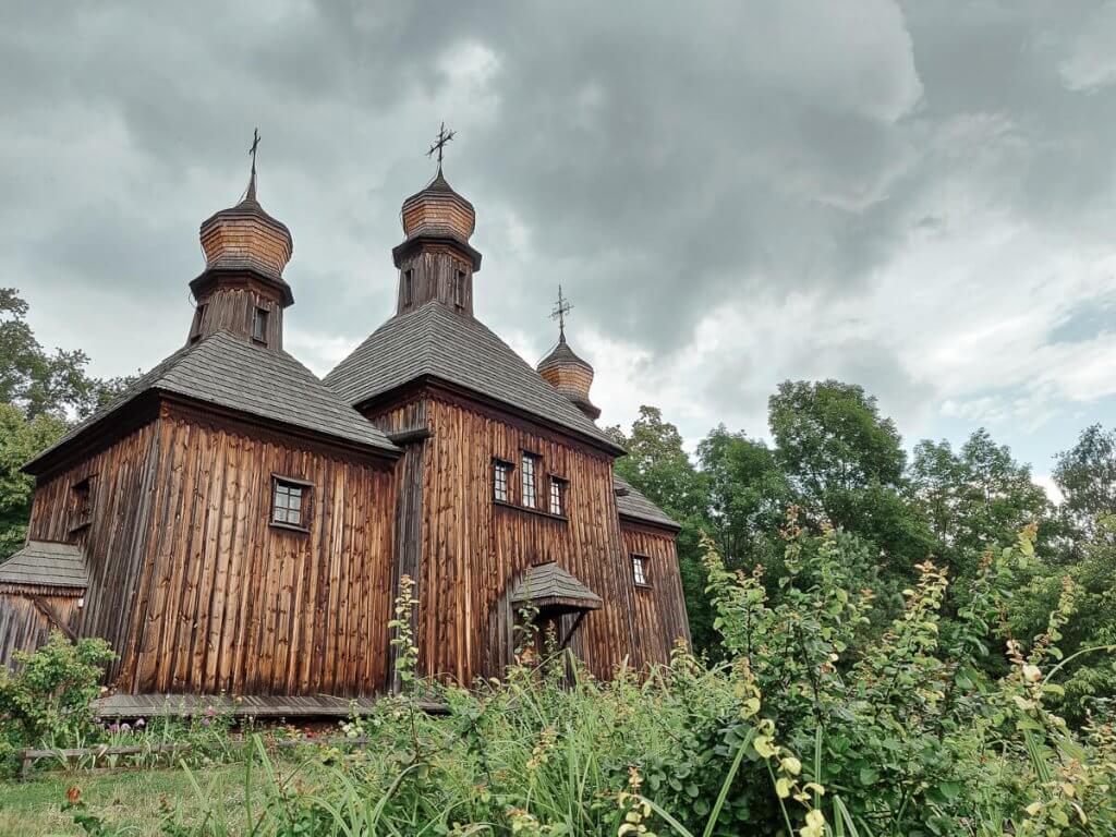 Église du musée Pyrohovo à Kiev