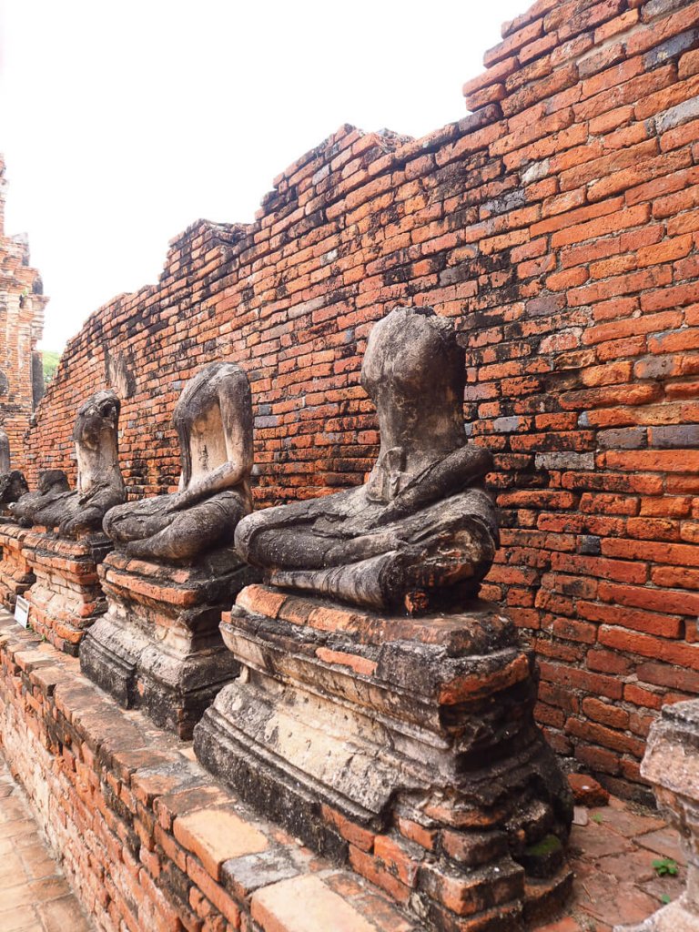 statues du temple de Wat Chai Watthanaram - Royaume d'Ayutthaya