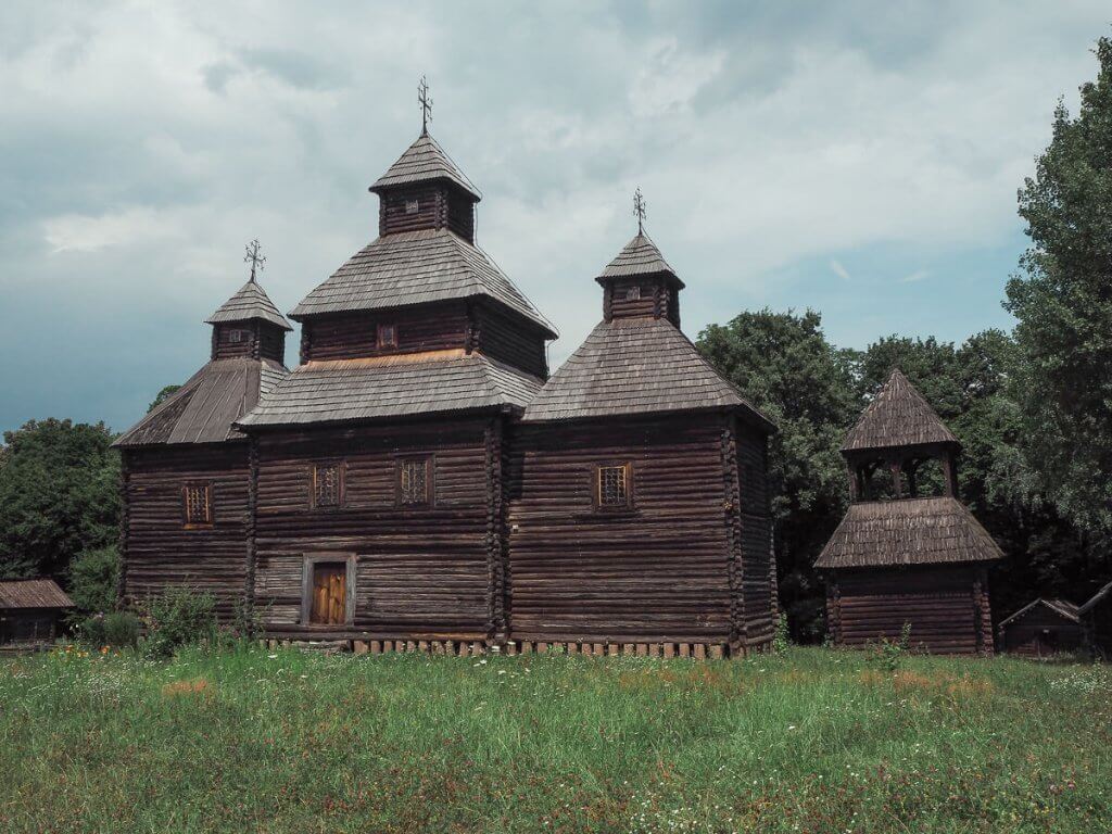 Église du musée Pyrohovo à Kiev