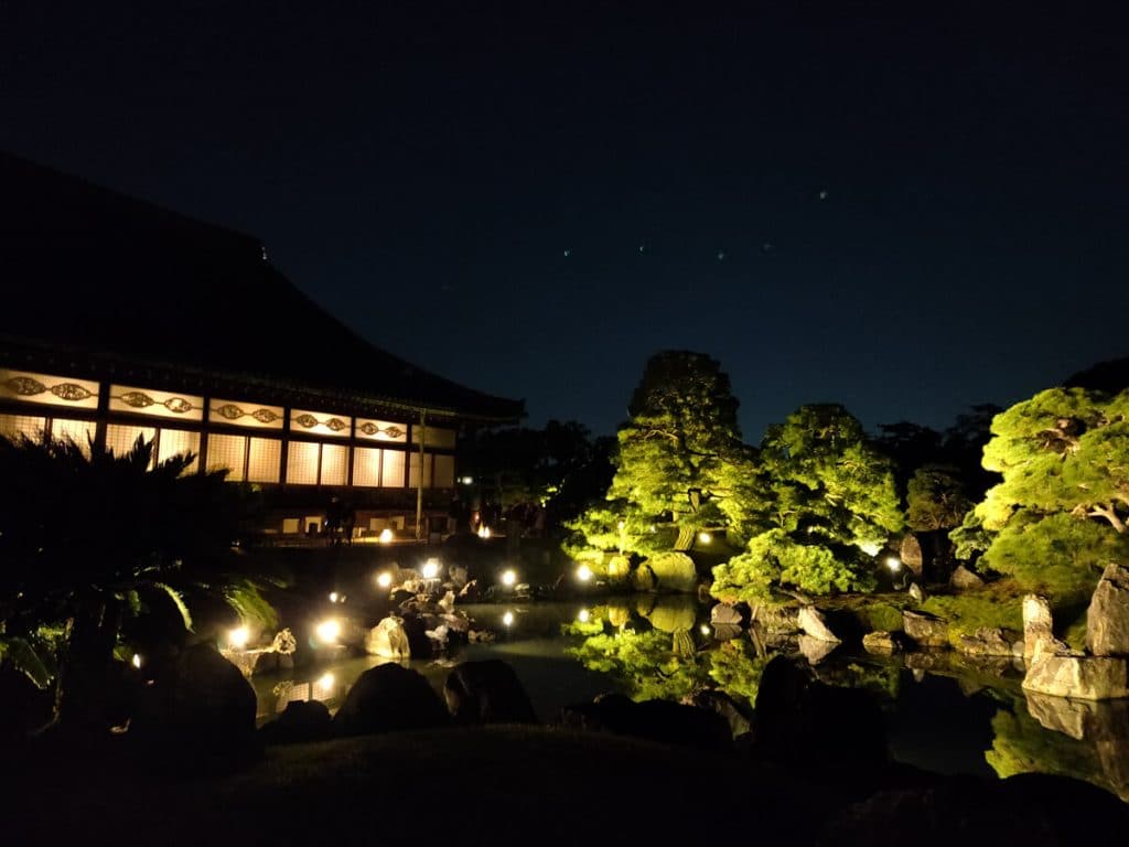 jardin Ninomaru du château Nijo Nijōjō de nuit, Kyoto