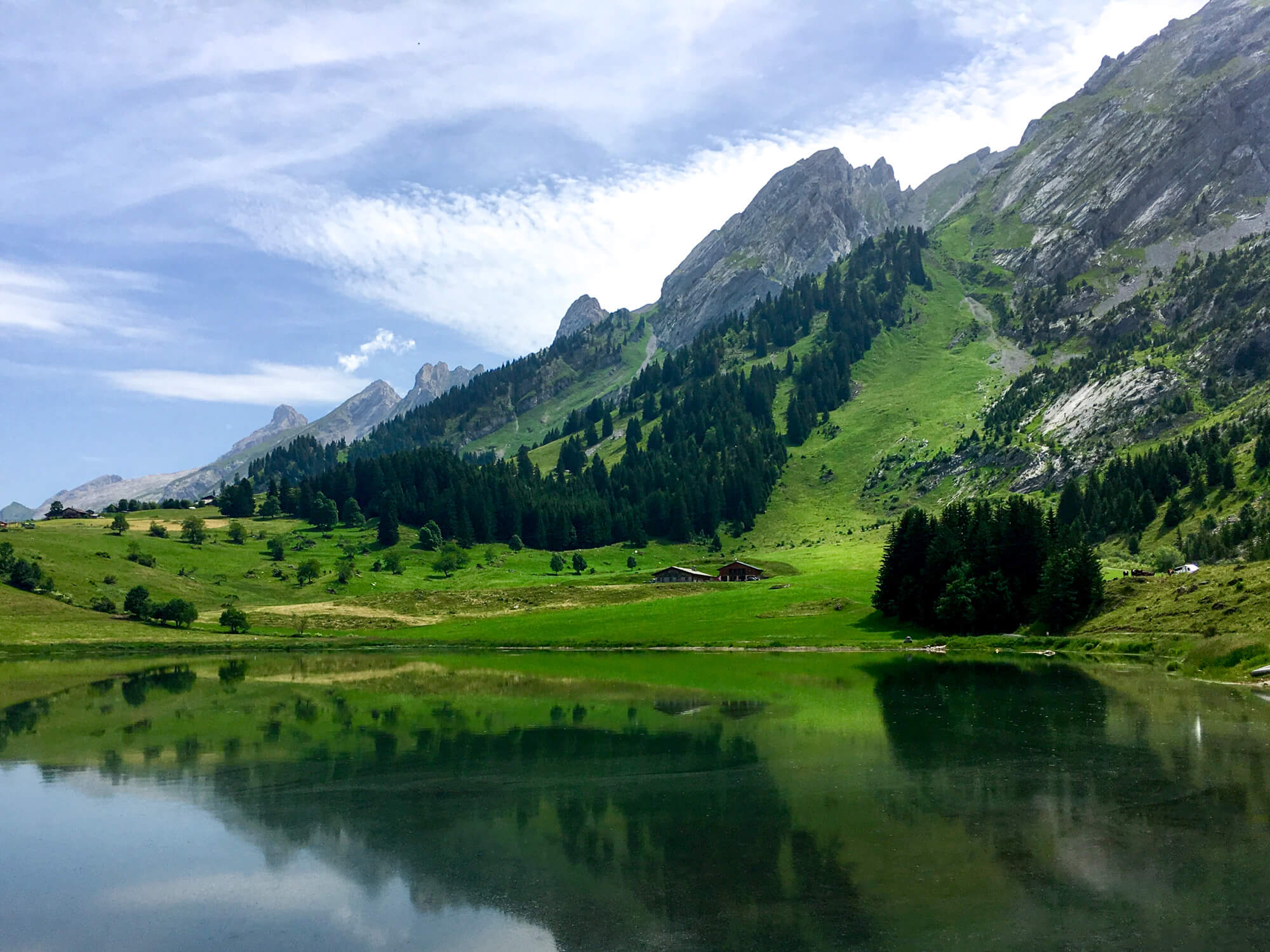 The Confins lake in the Aravis range - The Other Paths