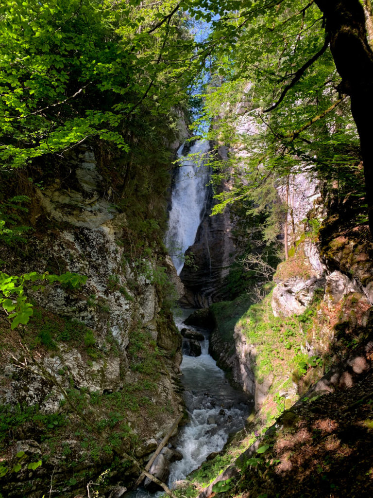 la cascade Mystérieuse au printemps