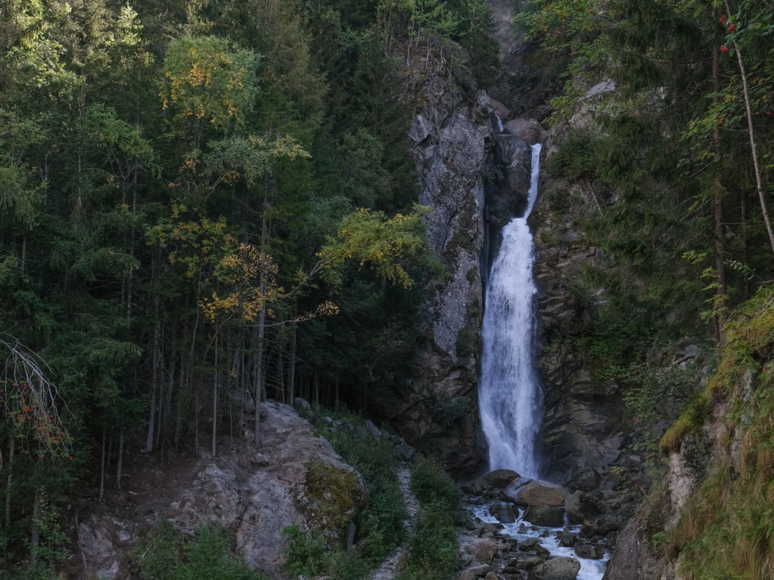 La Cascade du Dard (Chamonix) The Other Paths