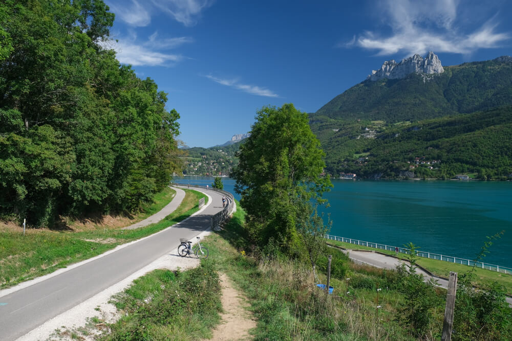 tour du lac d’Annecy à vélo: piste cyclable de Duingt