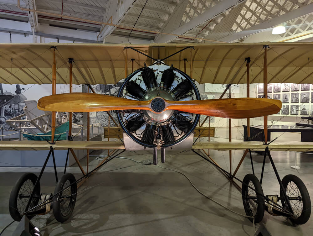 Le Royal Aircraft Factory B.E.2, musée Royal Air Force, Londres